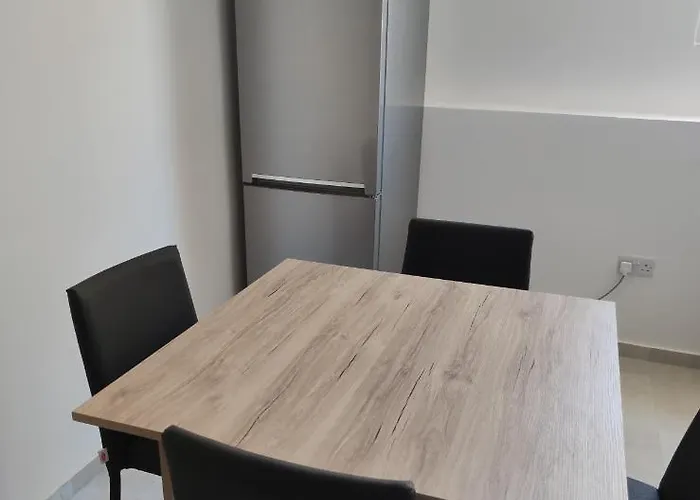 Privilege Apartment *